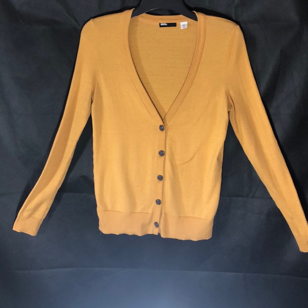 SOLD =5 item =.3 Tops. 1 legging, Size M , 1 - Picture 6 of 8